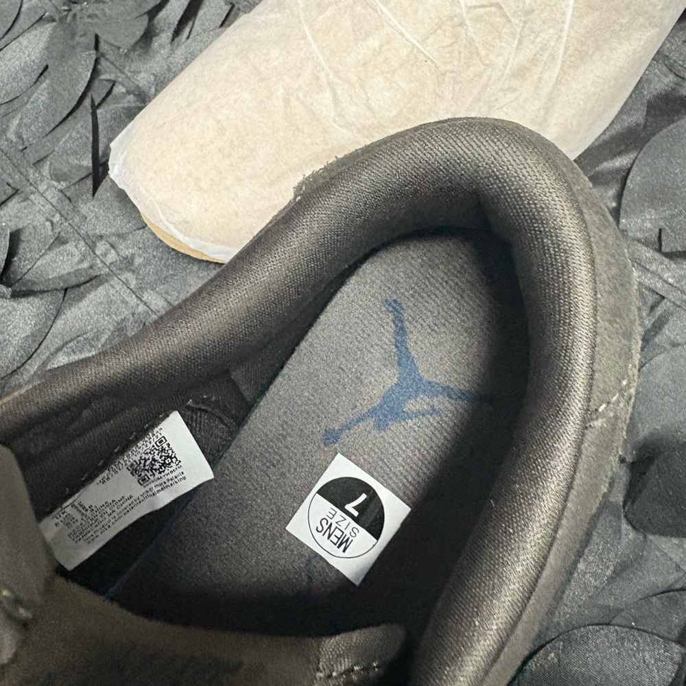 Nike Black and Brown Suede Sneakers Low-Top Design - Picture 3 of 6